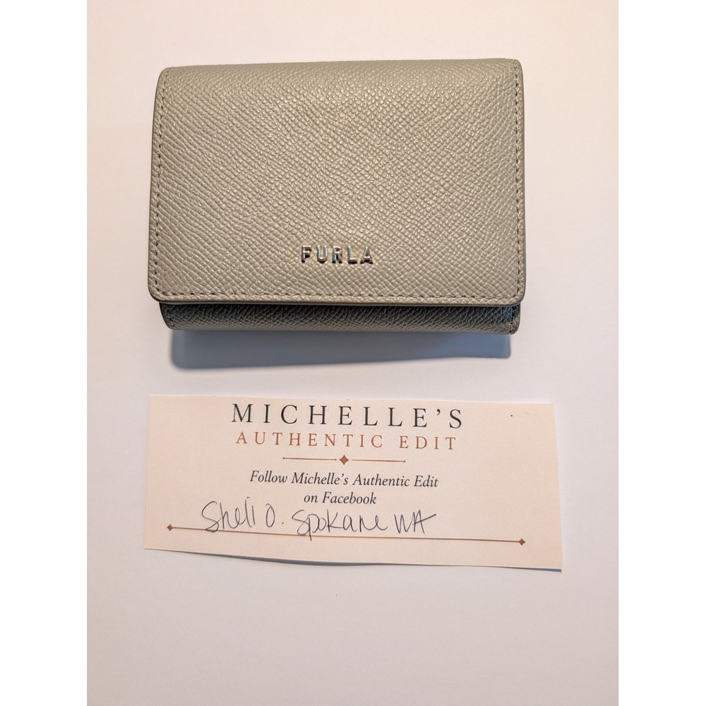 FURLA
Compact Trifold Wallet
Gray / Taupe